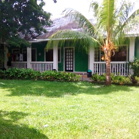 Villa Criselda Resort Balabag  Екстер'єр фото